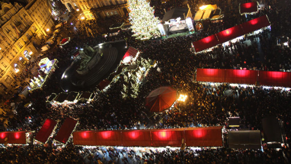 Slavnostní rozsvícení vánočního stromečku v Praze: Ujala se ho Libuška Šafránková